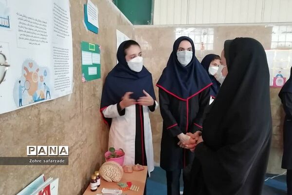 نمایشگاه هفته مشاغل در مدرسه استعدادهای درخشان فرزانگان رودهن