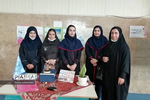 نمایشگاه هفته مشاغل در مدرسه استعدادهای درخشان فرزانگان رودهن