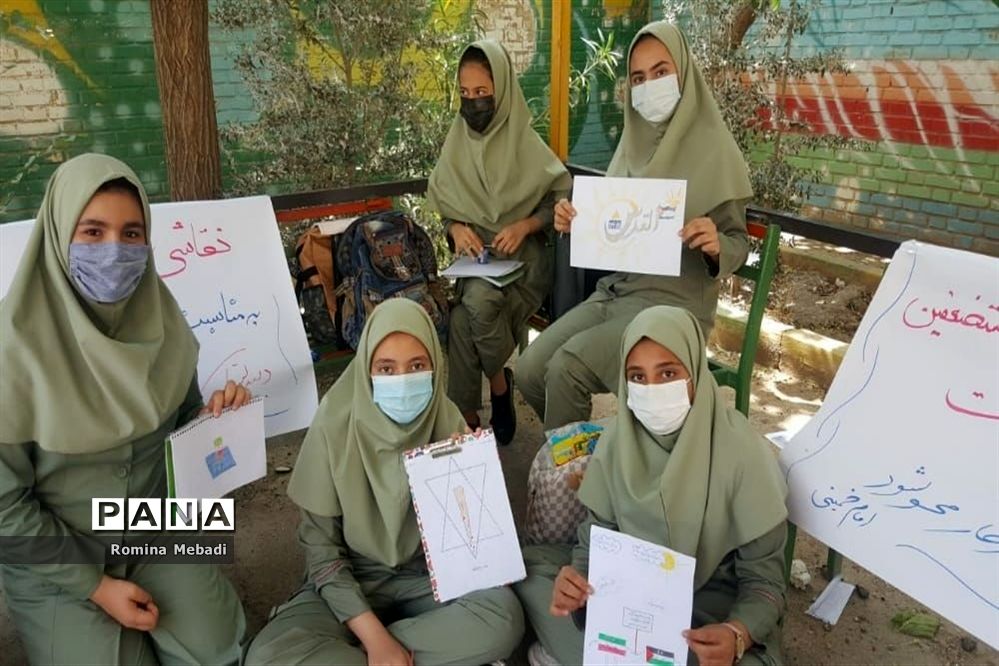 نقاشی همگانی روز جهانی قدس دانش‌آموزان آموزشگاه الزهرا(س) اسلامشهر