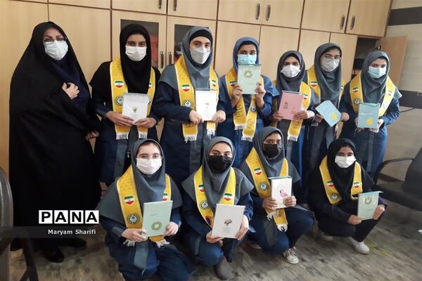 تجلیل از دانش‌آموزان منتخب مرحله نیمه نهایی لیگ علمی پایا ناحیه یک اهواز
