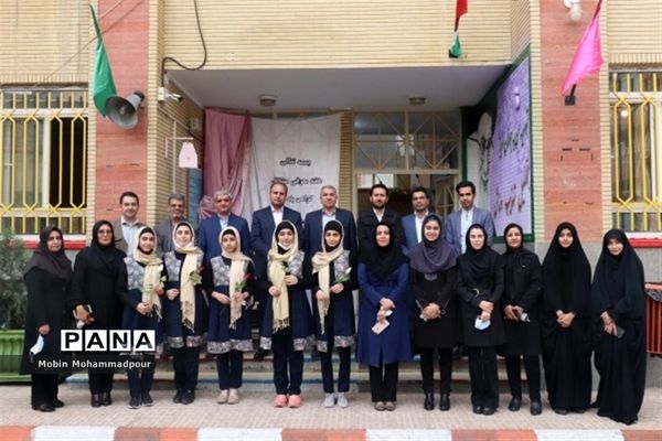 افتتاح نمایشگاه معرفی مشاغل در دبیرستان الزهرا تبریز