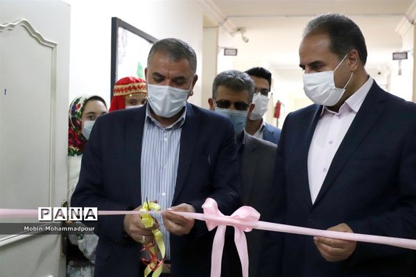 افتتاح نمایشگاه معرفی مشاغل در دبیرستان الزهرا تبریز