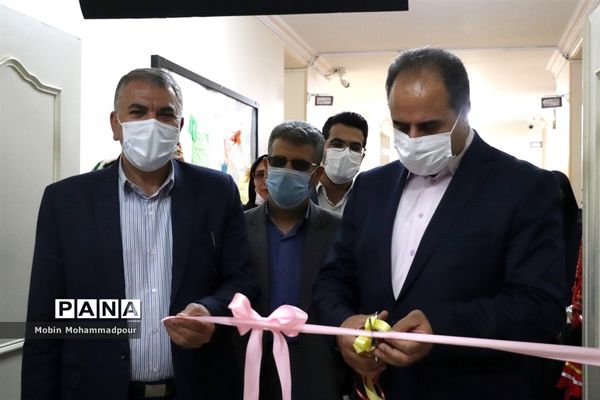 افتتاح نمایشگاه معرفی مشاغل در دبیرستان الزهرا تبریز