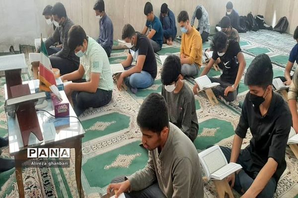 محفل انس با قرآن در دبیرستان متوسطه دوم شهید رئیسعلی دلواری بخش چغادک  بوشهر