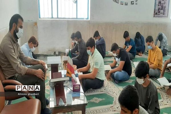 محفل انس با قرآن در دبیرستان متوسطه دوم شهید رئیسعلی دلواری بخش چغادک  بوشهر