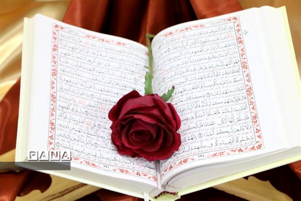 محفل انس باقرآن کریم در دارالقرآن دبیرستان نمونه دولتی زنده یاد حسینی
