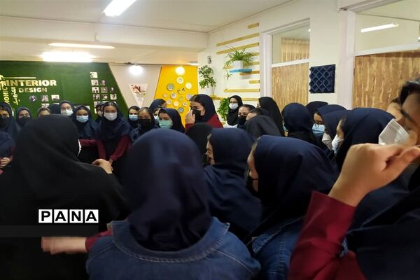 بازدید دانش‌آموزان کرجی از نمایشگاه اشتغال آفرین شناخت