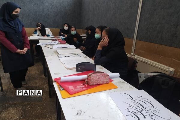 بازدید دانش‌آموزان کرجی از نمایشگاه اشتغال آفرین شناخت