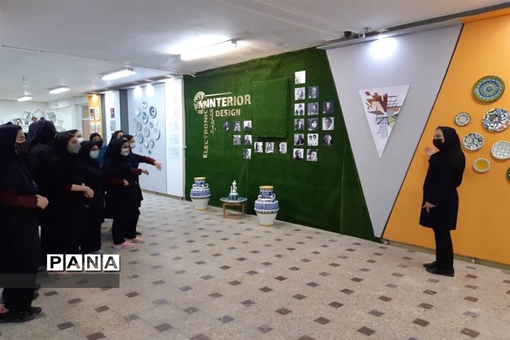 بازدید دانش‌آموزان کرجی از نمایشگاه اشتغال آفرین شناخت