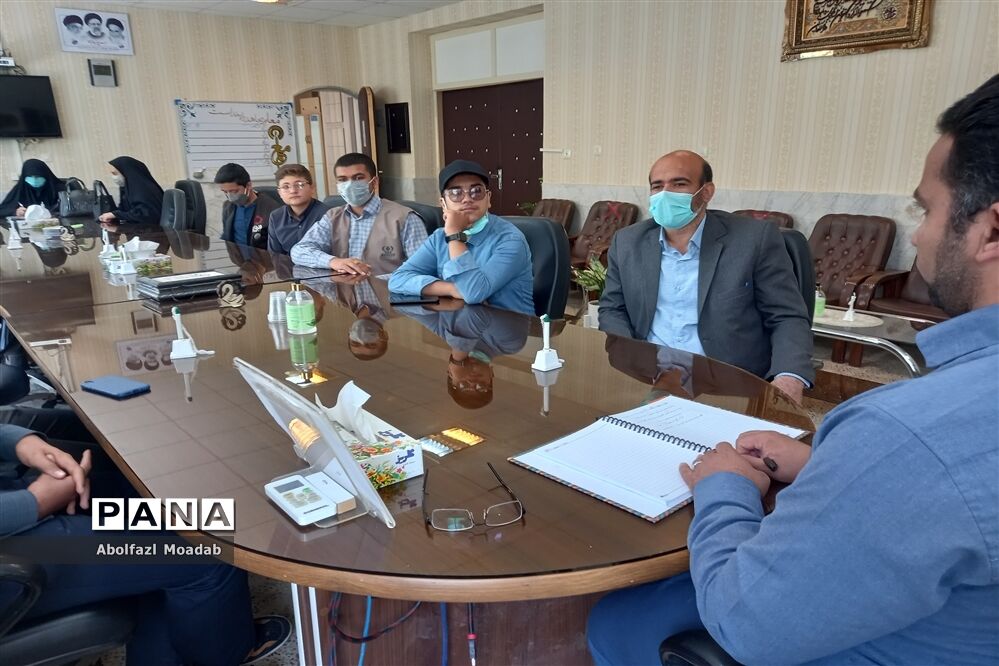 دیدار مدیر آموزش و پرورش کاشمر با مسئولان انجمن اسلامی دانش‌آموزی