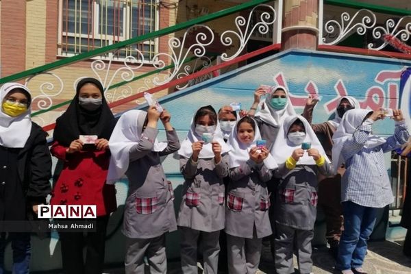 تقدیر از دانش‌آموزان فعال دبستان شهید‌سیفی شهرستان رباط کریم