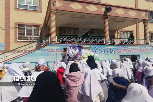 تقدیر از دانش‌آموزان فعال دبستان شهید‌سیفی شهرستان رباط کریم