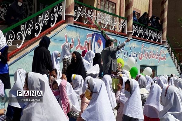 تقدیر از دانش‌آموزان فعال دبستان شهید‌سیفی شهرستان رباط کریم