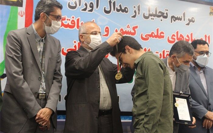 دانش‌آموزان مدال‌آور المپیادهای علمی کشور در قم تجلیل شدند
