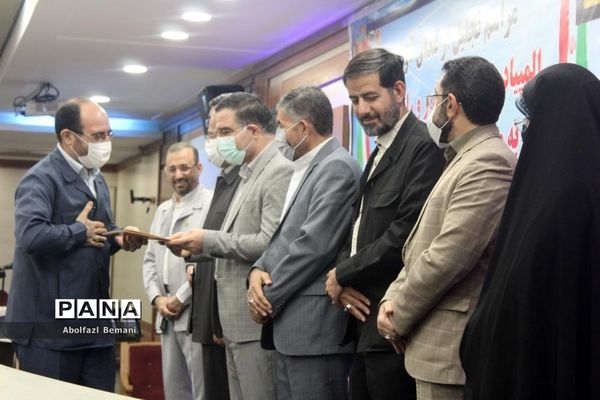 مراسم تجلیل از دانش‌آموزان مدال‌آور المپیادهای علمی کشور در قم-1
