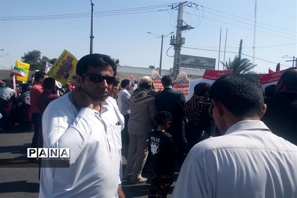 حضور پرشور دانش‌آموزان و فرهنگیان چابهار در راهپیمایی روز قدس