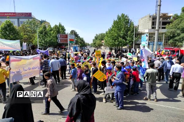 حضور دانش‌آموزان پیشتاز در راهپیمایی روز قدس نیشابور