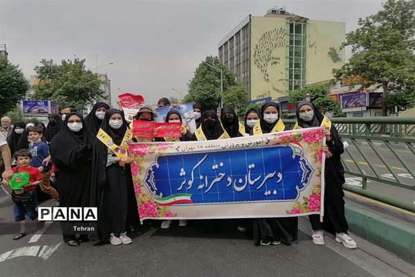 حضور پیشتازان منطقه۱۸ شهر تهران در راهپیمایی روز قدس