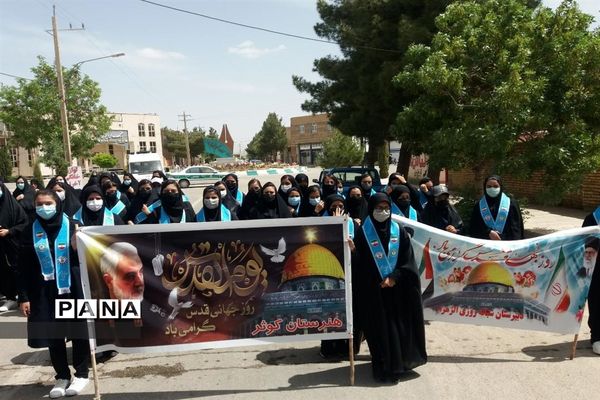 حضور دانش‌آموزان پیشتاز سازمان دانش‌آموزی سرچهان در راهپیمایی روز قدس