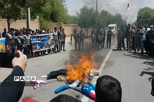 حضور دانش‌آموزان پیشتاز سازمان دانش‌آموزی سرچهان در راهپیمایی روز قدس