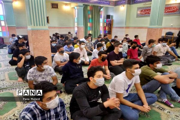 برگزاری محفل انس با قرآن و افطاری در آموزشگاه علامه حلی ملارد