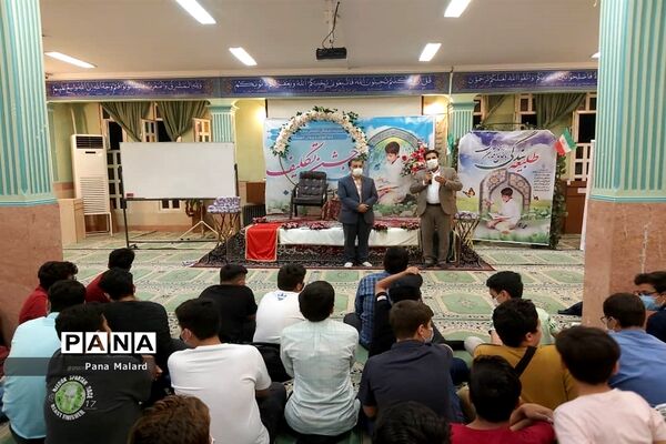 برگزاری محفل انس با قرآن و افطاری در آموزشگاه علامه حلی ملارد