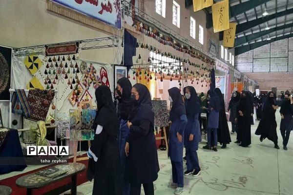 بازدید دانش‌آموزان آموزشگاه میقات ازنمایشگاه مشاغل