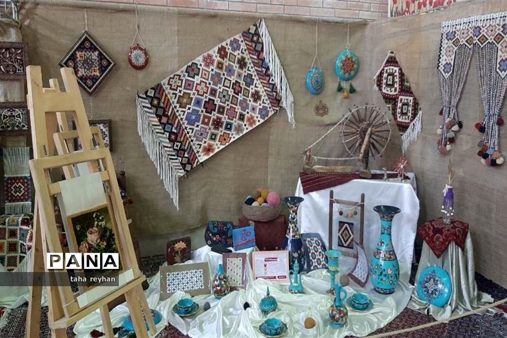 بازدید دانش‌آموزان آموزشگاه میقات ازنمایشگاه مشاغل