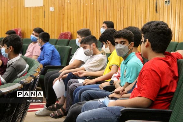 برگزاری جشن تکلیف دانش‌آموزان دبیرستان شهید‌باهنر شهرستان بهبهان