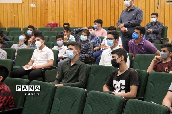 برگزاری جشن تکلیف دانش‌آموزان دبیرستان شهید‌باهنر شهرستان بهبهان