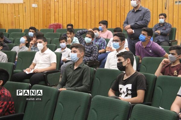 برگزاری جشن تکلیف دانش‌آموزان دبیرستان شهید‌باهنر شهرستان بهبهان