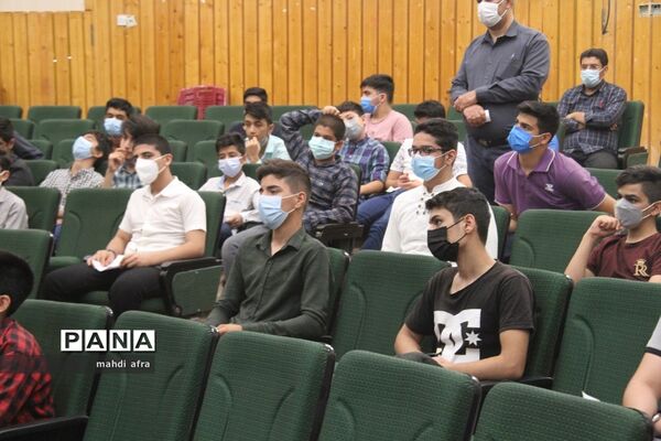 برگزاری جشن تکلیف دانش‌آموزان دبیرستان شهید‌باهنر شهرستان بهبهان