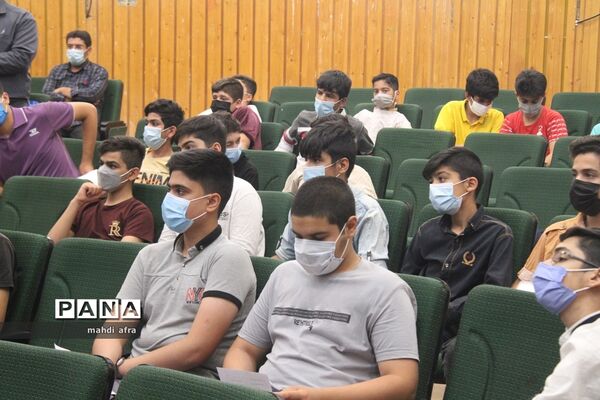 برگزاری جشن تکلیف دانش‌آموزان دبیرستان شهید‌باهنر شهرستان بهبهان