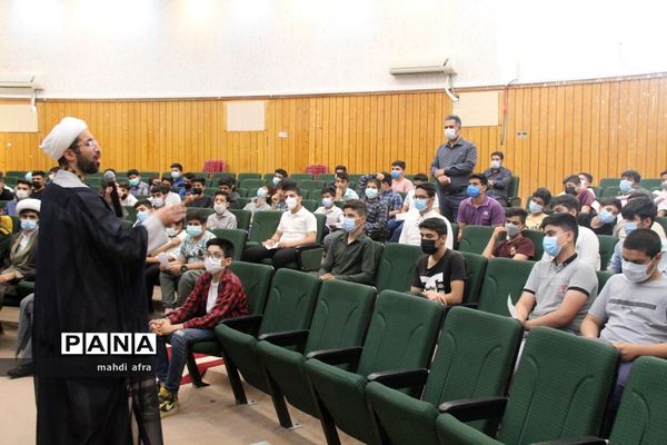 برگزاری جشن تکلیف دانش‌آموزان دبیرستان شهید‌باهنر شهرستان بهبهان