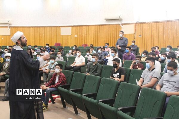 برگزاری جشن تکلیف دانش‌آموزان دبیرستان شهید‌باهنر شهرستان بهبهان