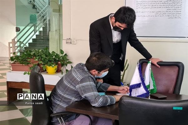 حضور دانش‌آموزان منطقه ۱۳ در مناظره دانش‌آموزی شهر تهران