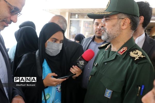 برپایی غرفه همگام با کودکان مظلوم فلسطین در قم