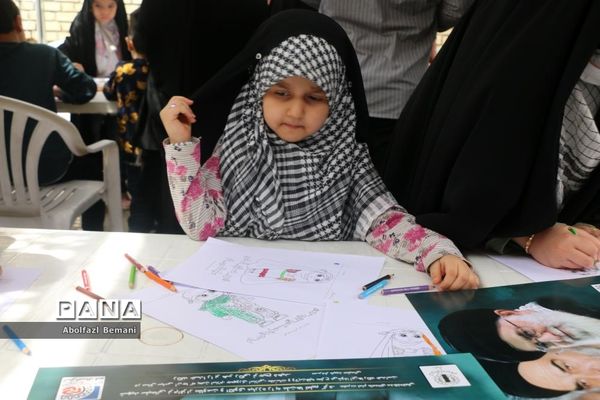 برپایی غرفه همگام با کودکان مظلوم فلسطین در قم