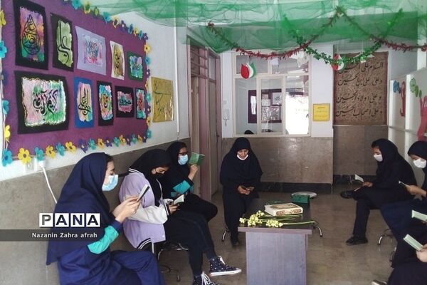 برگزاری محفل انس با قرآن و نشست‌های دینی در مدرسه سما رودهن