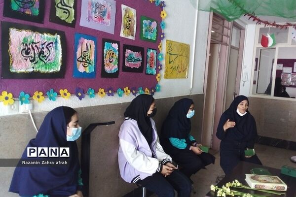 برگزاری محفل انس با قرآن و نشست‌های دینی در مدرسه سما رودهن