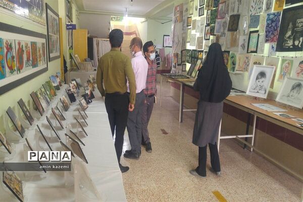نمایشگاه هنرهای‌ دستی و دستاوردهای هنرجویان هنرستان بنت‌الهدی صدر شهرستان داراب
