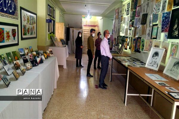 نمایشگاه هنرهای‌ دستی و دستاوردهای هنرجویان هنرستان بنت‌الهدی صدر شهرستان داراب