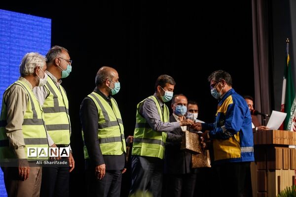 مراسم تجلیل از کارگران شهرداری تهران
