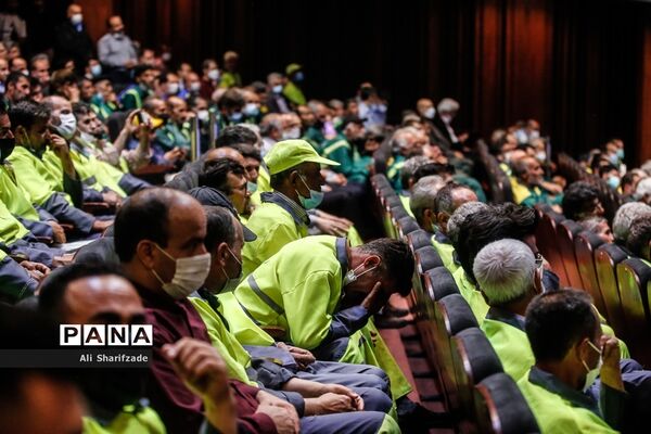 مراسم تجلیل از کارگران شهرداری تهران