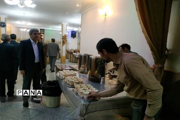 مراسم تجلیل از مقام معلم در شهرستان شاهین‌شهر