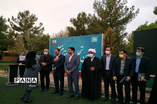 مراسم تجلیل از مقام معلم در شهرستان شاهین‌شهر