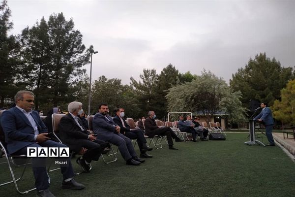 مراسم تجلیل از مقام معلم در شهرستان شاهین‌شهر