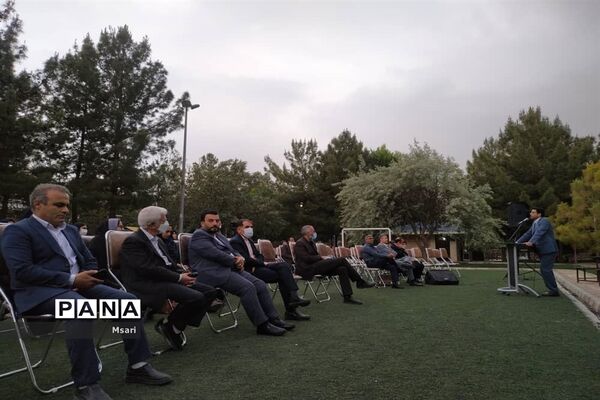 مراسم تجلیل از مقام معلم در شهرستان شاهین‌شهر