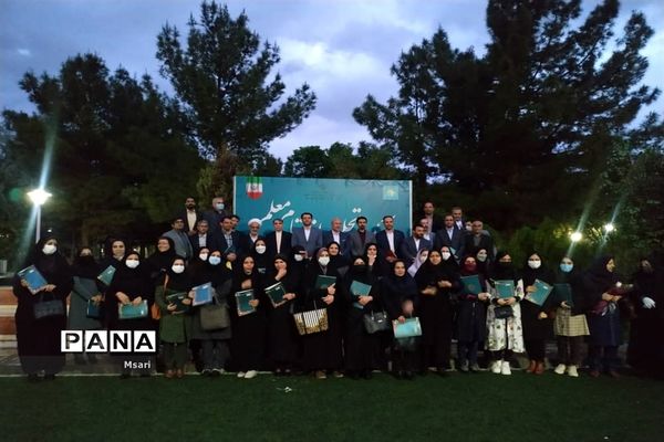 مراسم تجلیل از مقام معلم در شهرستان شاهین‌شهر