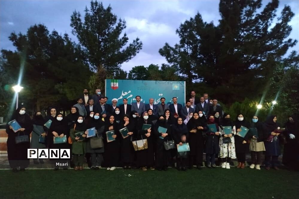 مراسم تجلیل از مقام معلم در شهرستان شاهین‌شهر